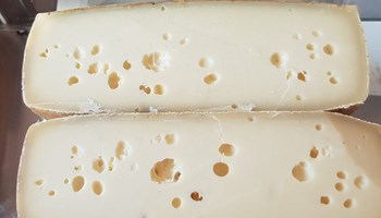 Toma della Azienda Agricola Paolo Malinverni La Storia di un Gusto Autentico: la Tradizionale Cucina della Val di Chy